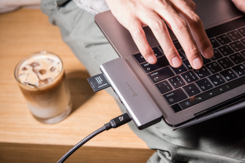 CASA Hub 5E USB-C 5-in-1 Card Reader Hub