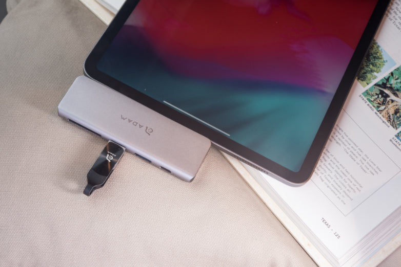 CASA Hub 5E USB-C 5-in-1 Card Reader Hub