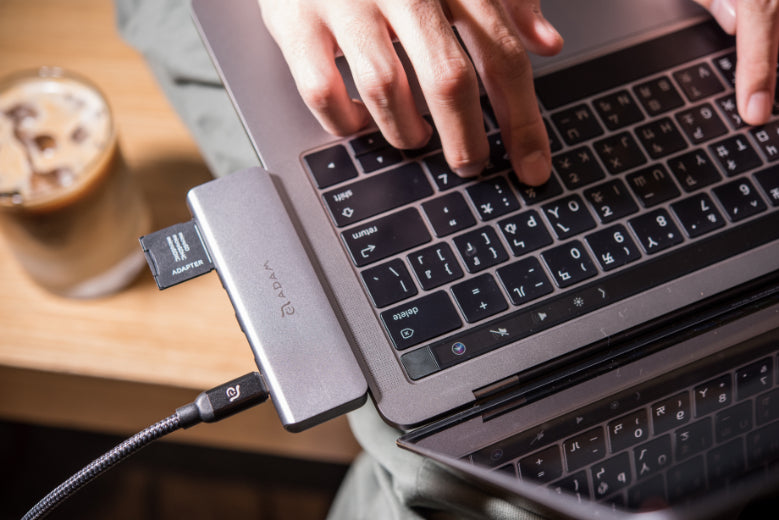 CASA Hub 5E USB-C 5-in-1 Card Reader Hub