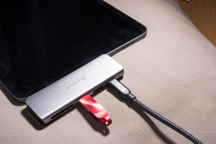 CASA Hub 5E USB-C 5-in-1 Card Reader Hub