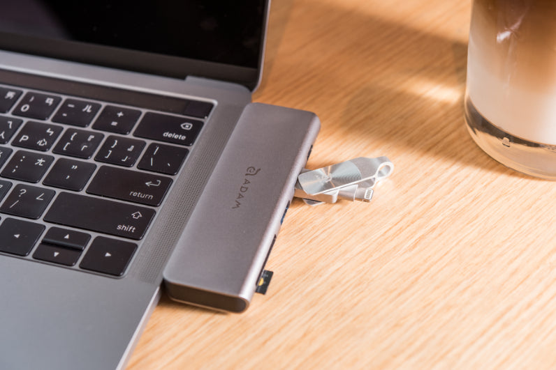 CASA Hub 5E USB-C 5-in-1 Card Reader Hub