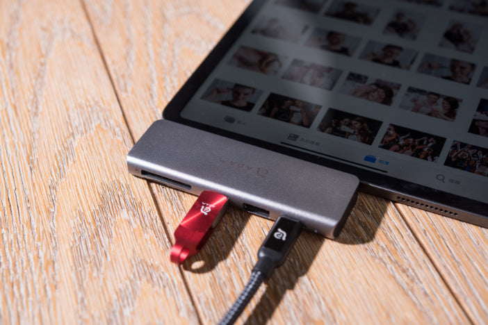 CASA Hub 5E USB-C 5-in-1 Card Reader Hub