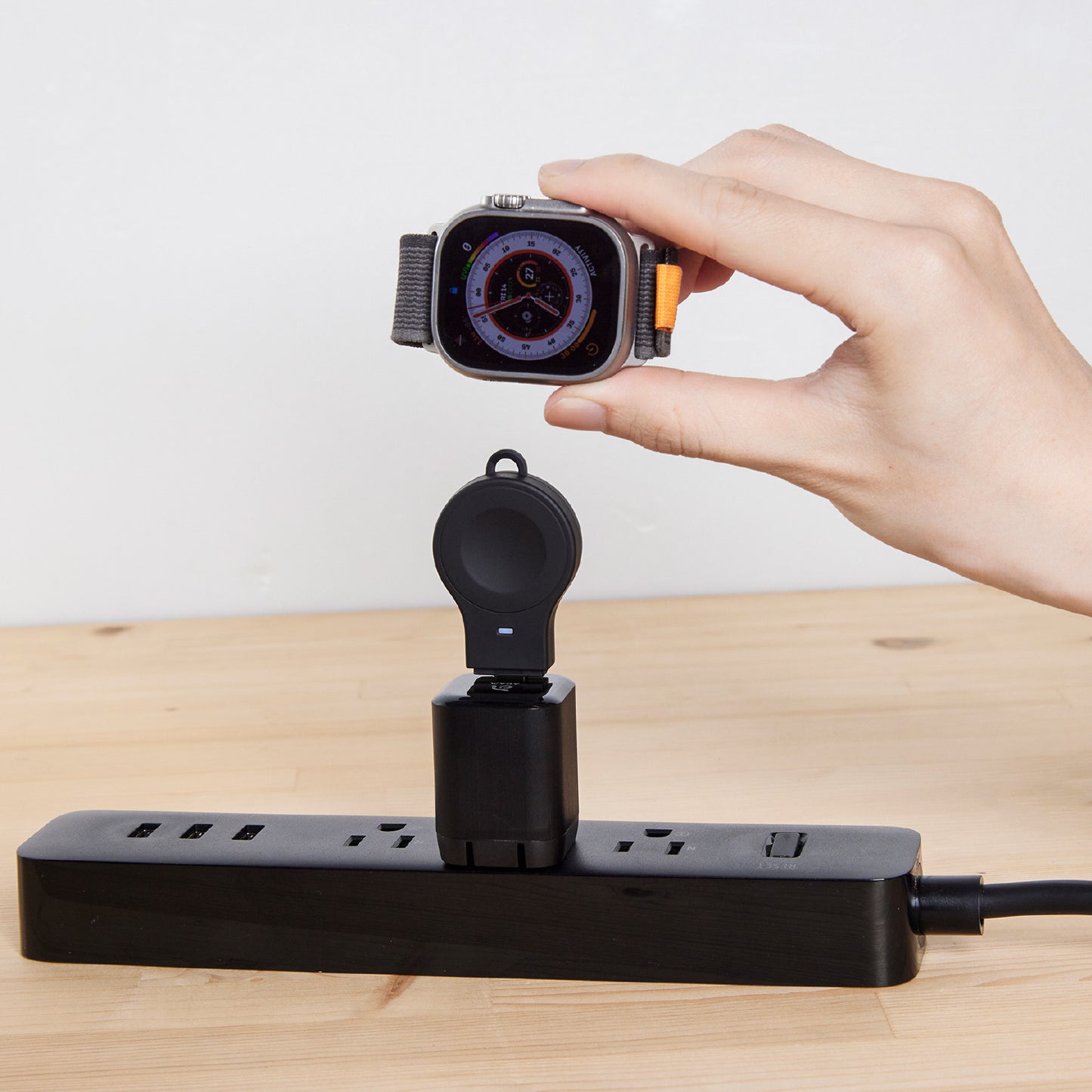 Mag 5 5000 mAh Magnetic 5-in-1 Wireless Charging Station with Travel Adapter