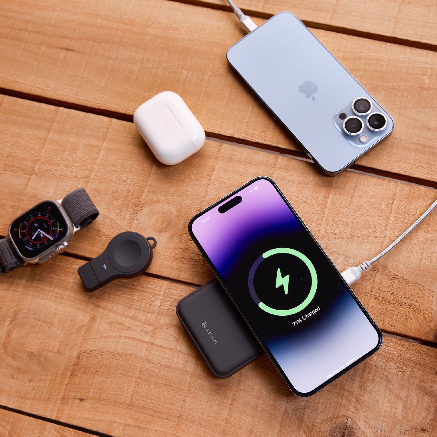 Mag 5 5000 mAh Magnetic 5-in-1 Wireless Charging Station with Travel Adapter