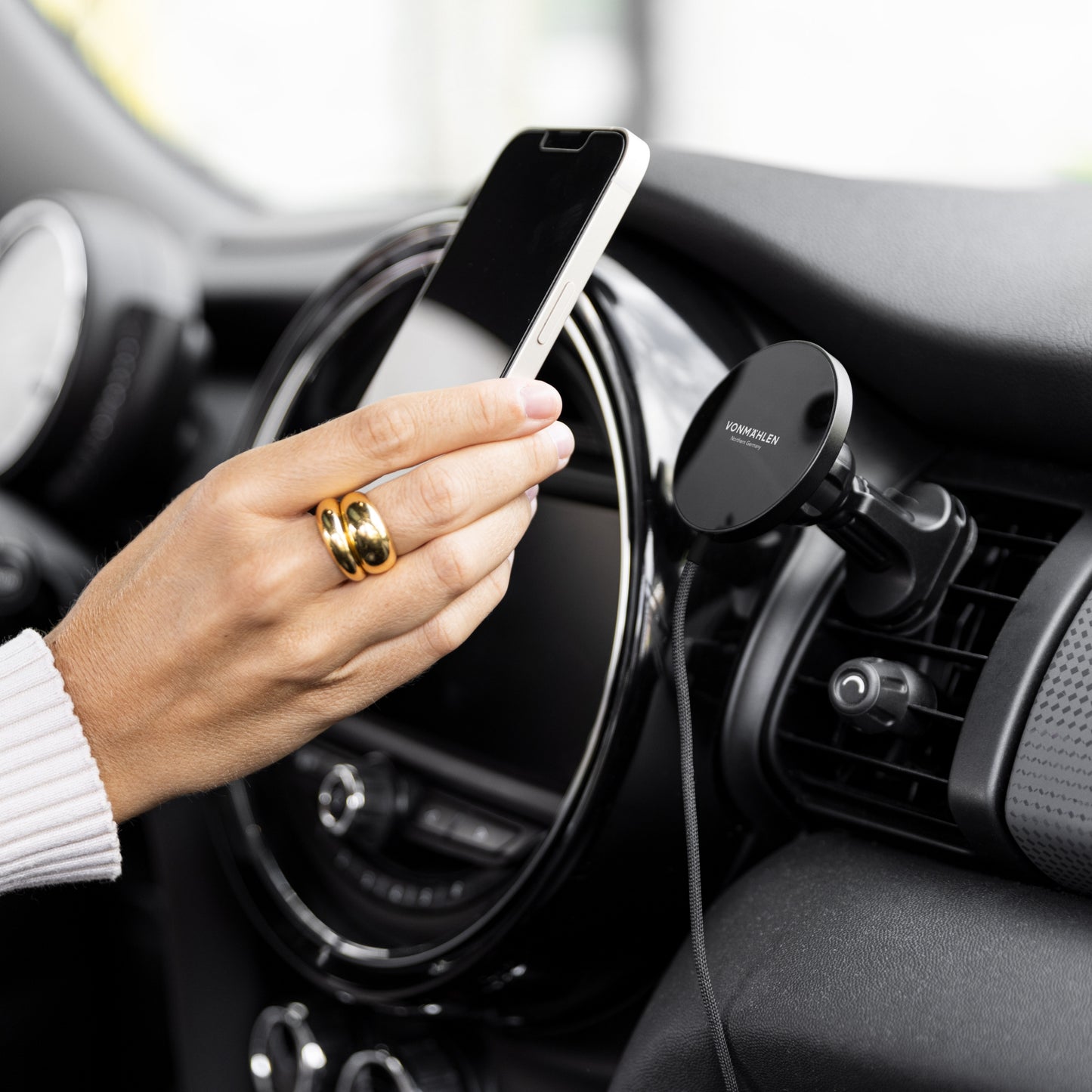 Aura Car Magnetic Wireless Charging Pad