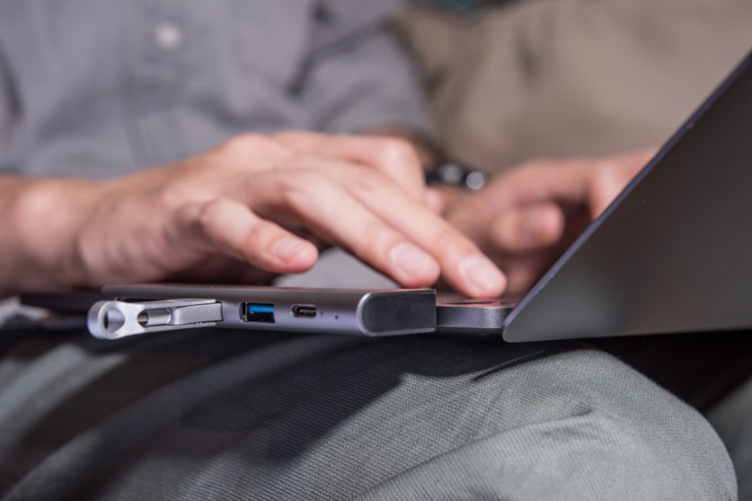CASA Hub 5E USB-C 5-in-1 Card Reader Hub
