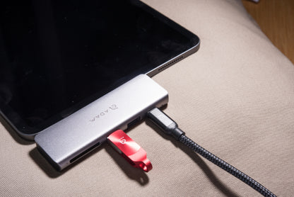 CASA Hub 5E USB-C 5-in-1 Card Reader Hub