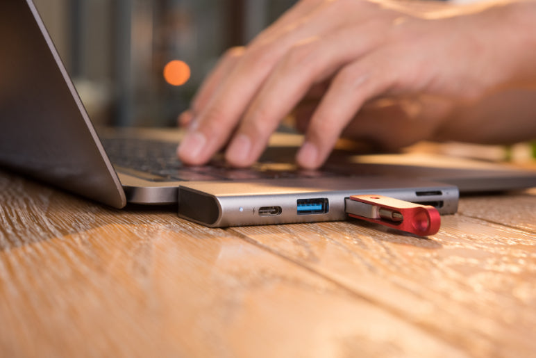 CASA Hub 5E USB-C 5-in-1 Card Reader Hub