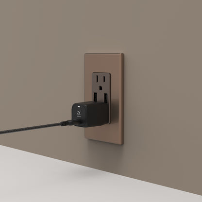 OMNIA P3 USB-C 33W Compact Wall Charger