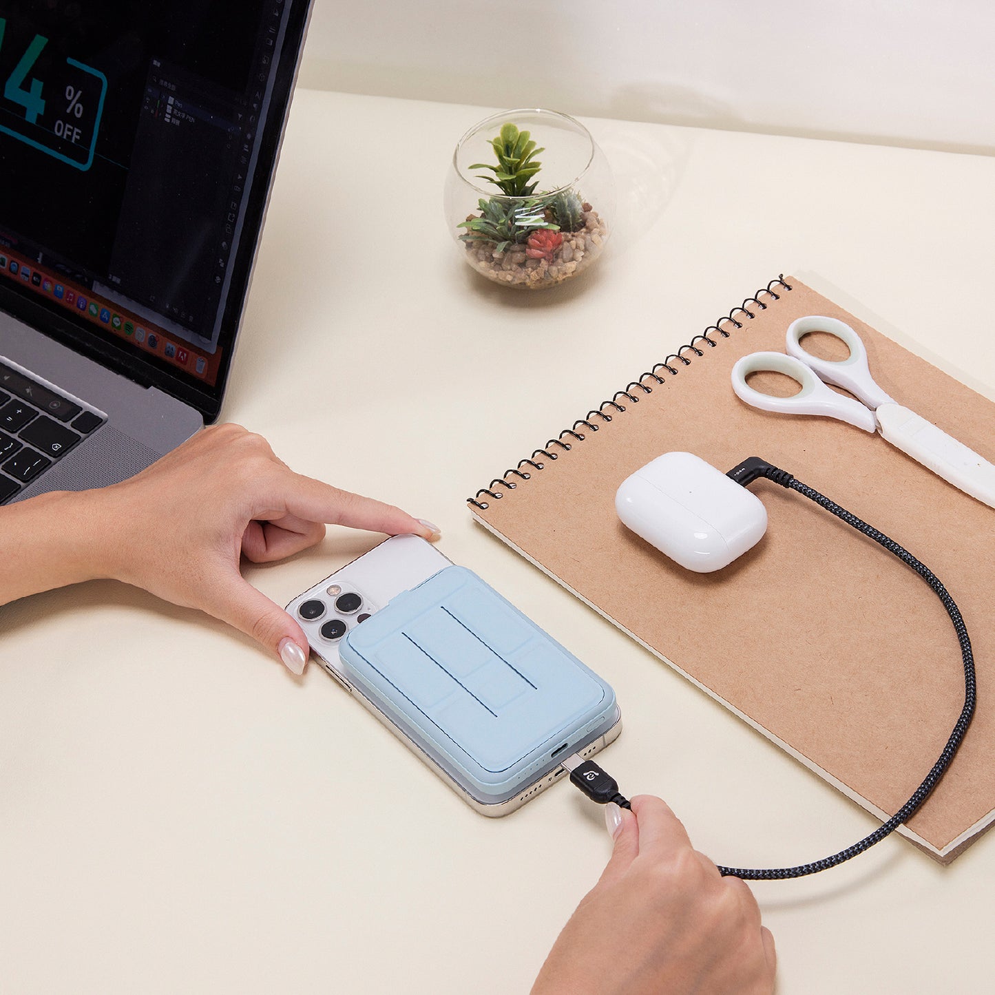 GRAVITY CS10 Magnetic Power Bank with Foldable Stand | 10000 mAh